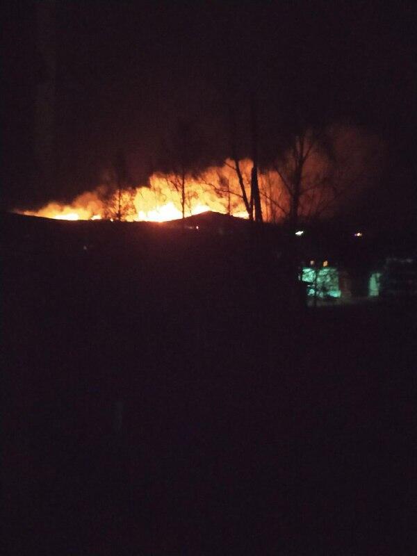 Крупный степной пожар полыхает в Балее