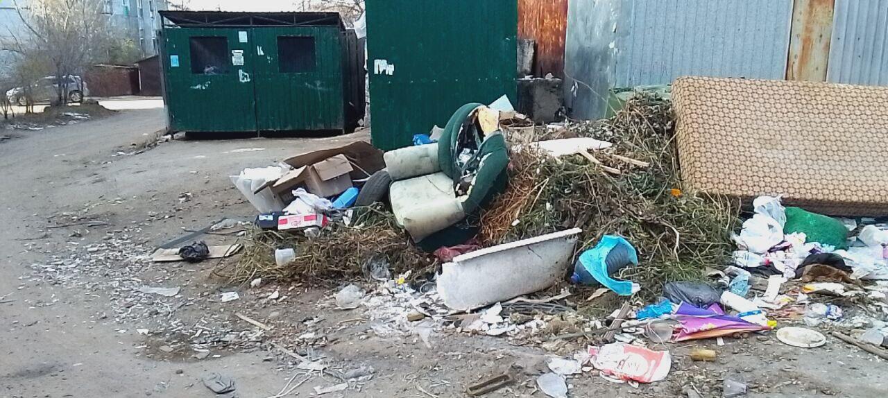 Читинцы жалуются на мусор, скопившийся под окнами