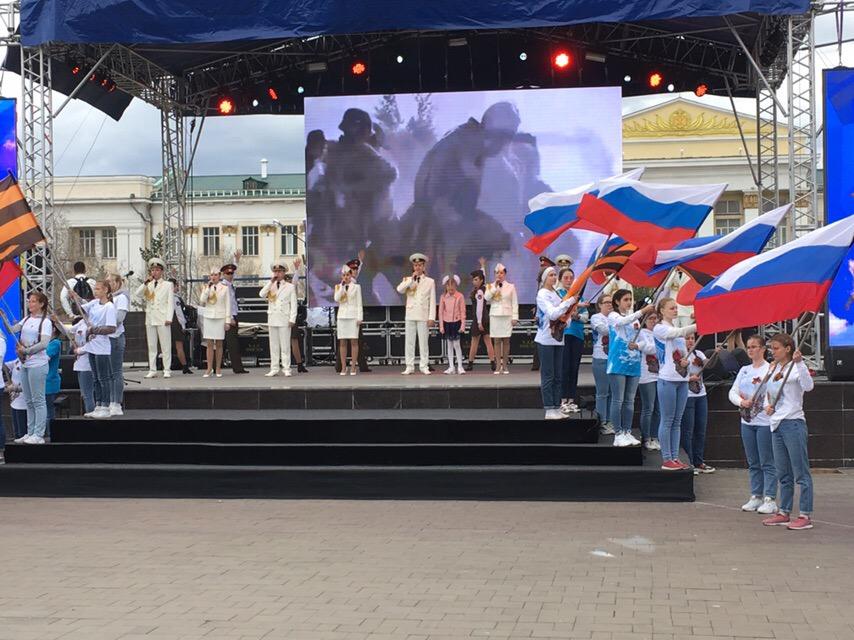 Осипов открыл праздничный концерт на площади в Чите и объявил минуту молчания
