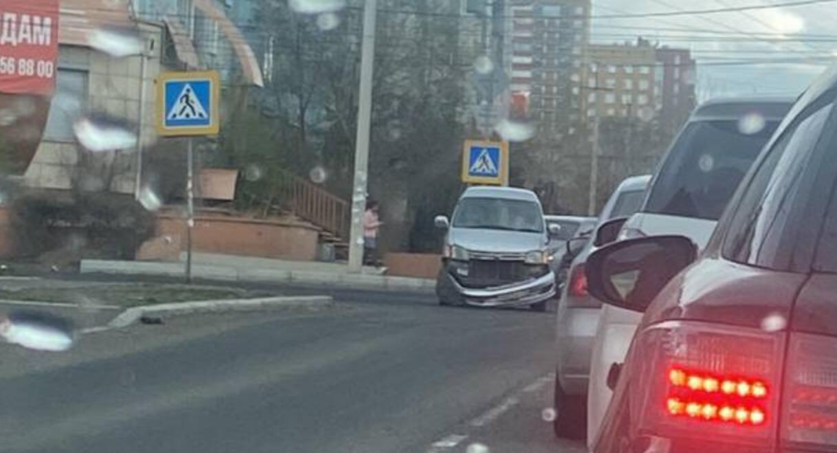 ДТП в центре Читы и ремонт дороги спровоцировали огромную автомобильную  пробку