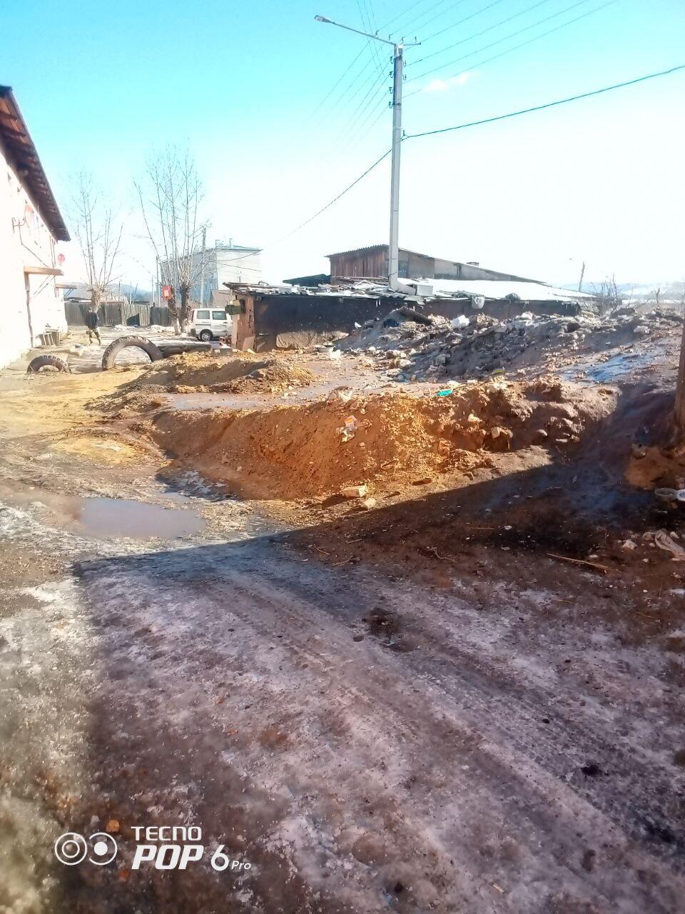 Жители посёлка Восточный погрязли в мусоре