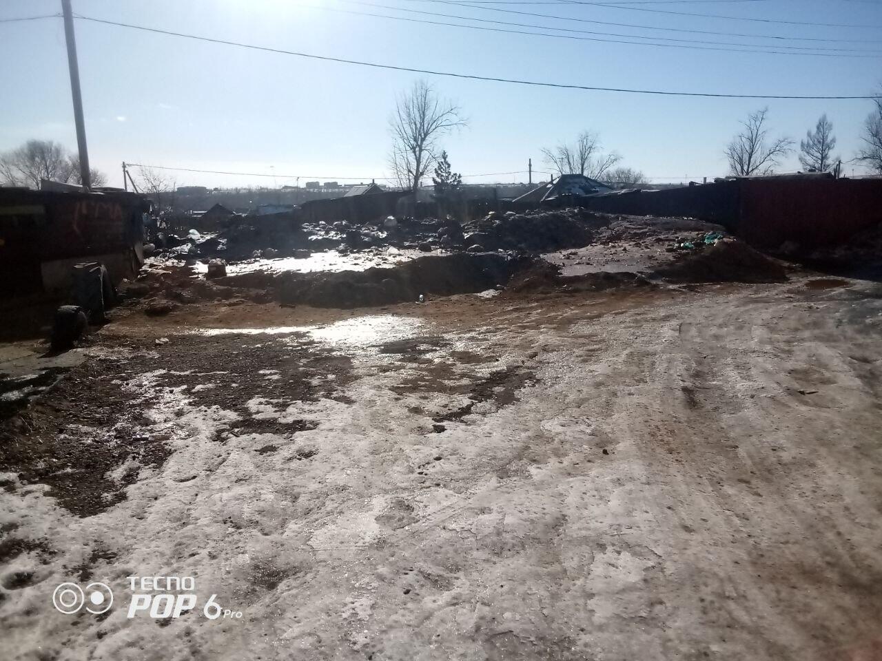 Жители посёлка Восточный погрязли в мусоре