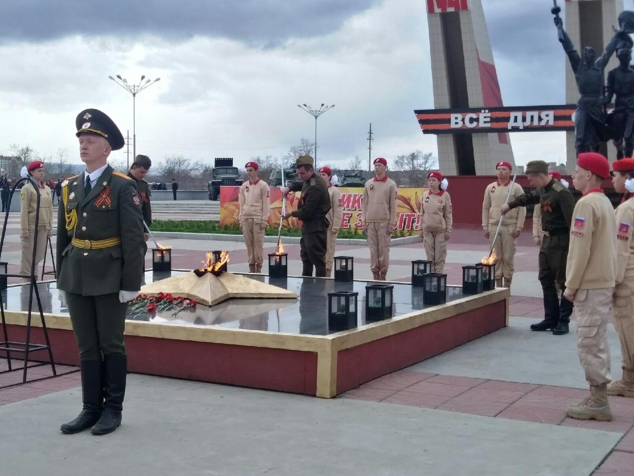 Митинг и зажжение лампад от Вечного огня прошли на мемориале боевой славы забайкальцев