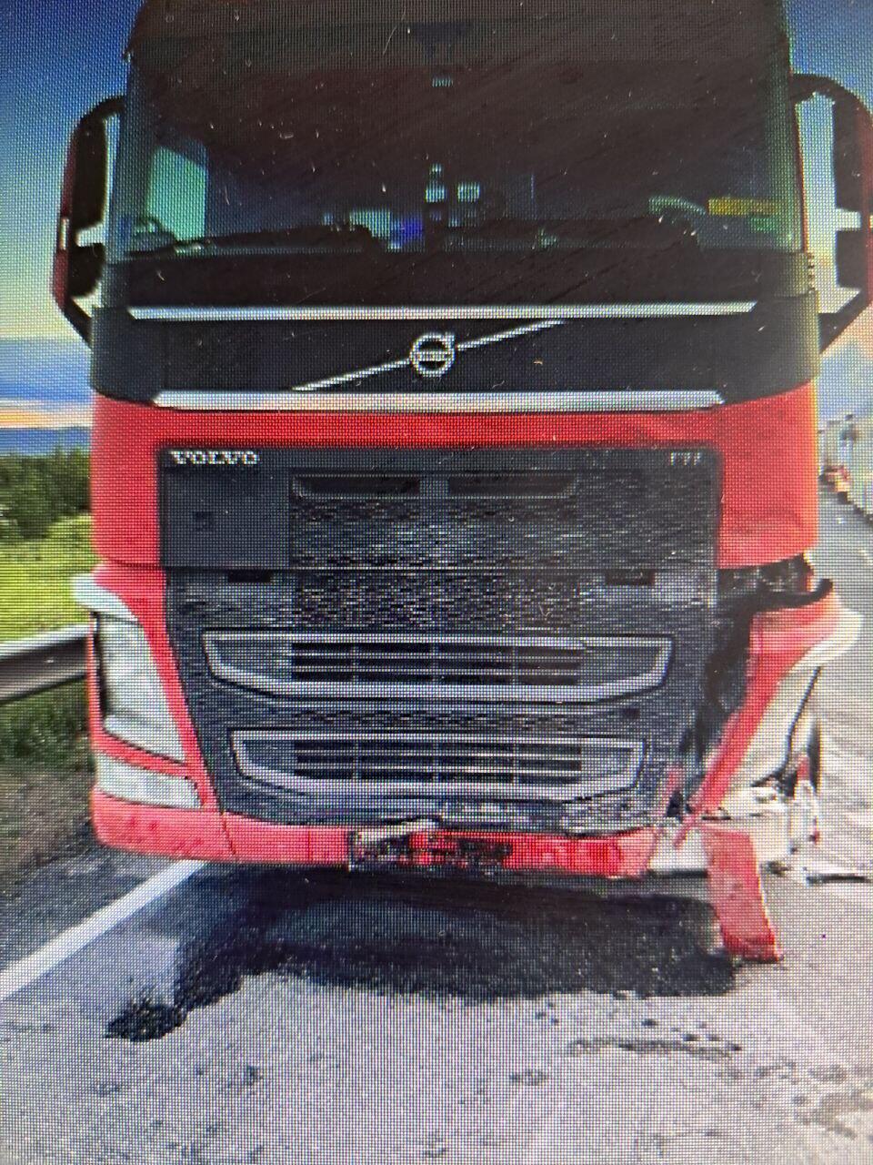 Четыре большегруза и легковой автомобиль столкнулись в Улетовском районе