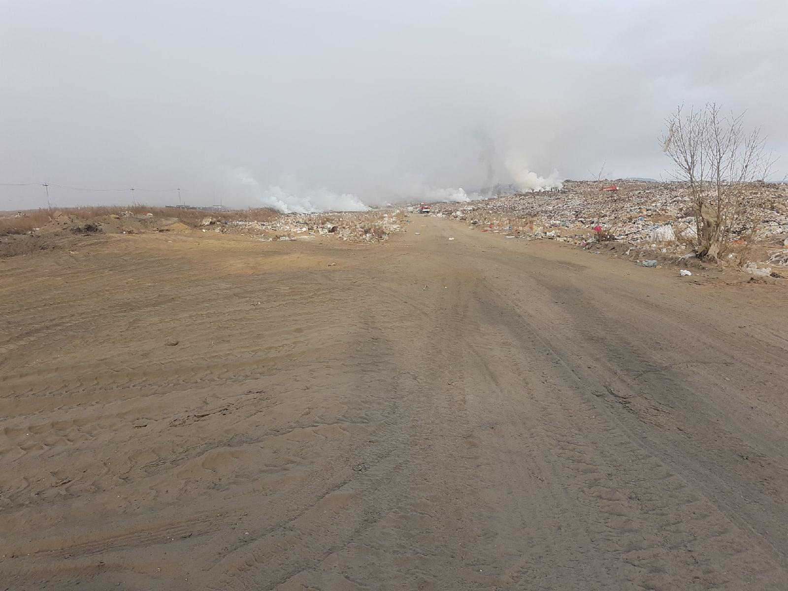 Площадь пожара на городской свалке в Ивановке составляет около 1,5 га