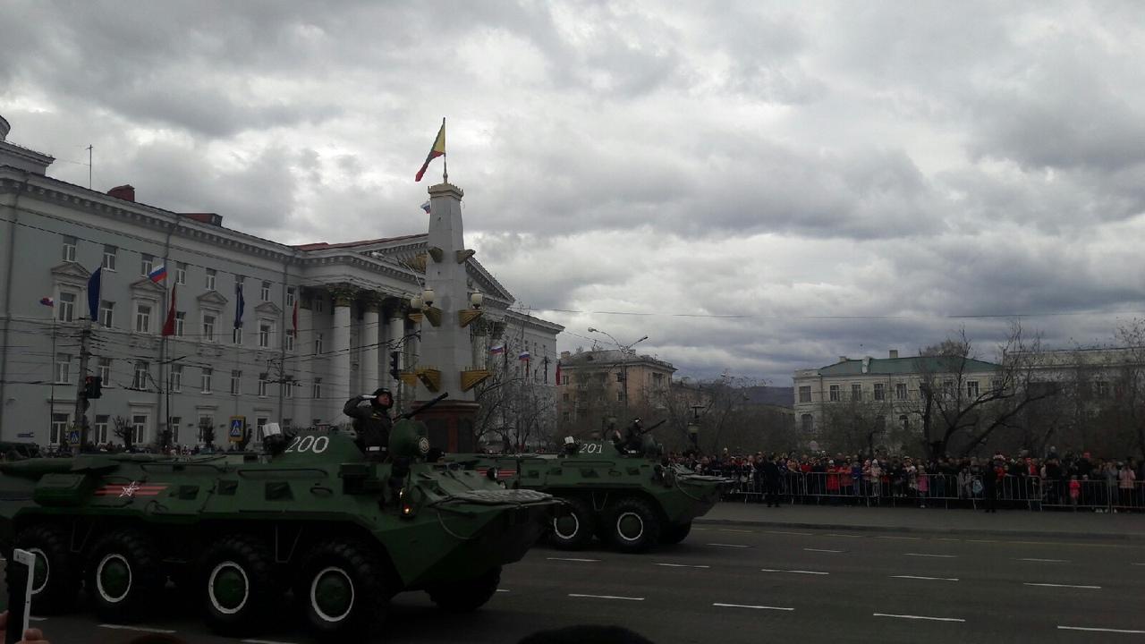 Легендарный танк Т-34 открыл шествие военной техники на параде в Чите