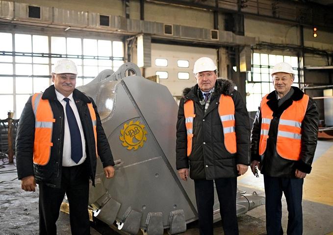 Спикер Лиханов вручил благодарственные письма рабочим Черновского РМЗ в Чите